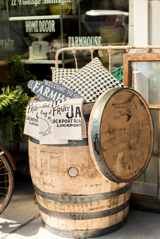 Whole Whiskey Barrel w/Removable Top